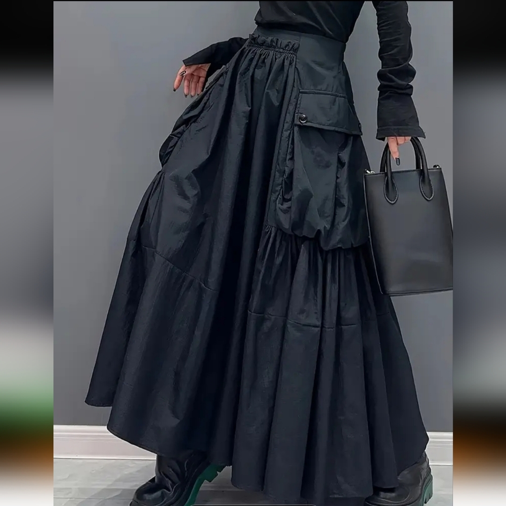 Trendy Black Vintage-Inspired Maxi Skirt with Large Pockets and Ruffled Hem - Picture 2 of 5